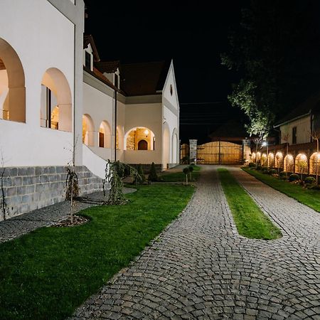 Molnos Kuria Pension Corund  Exterior photo