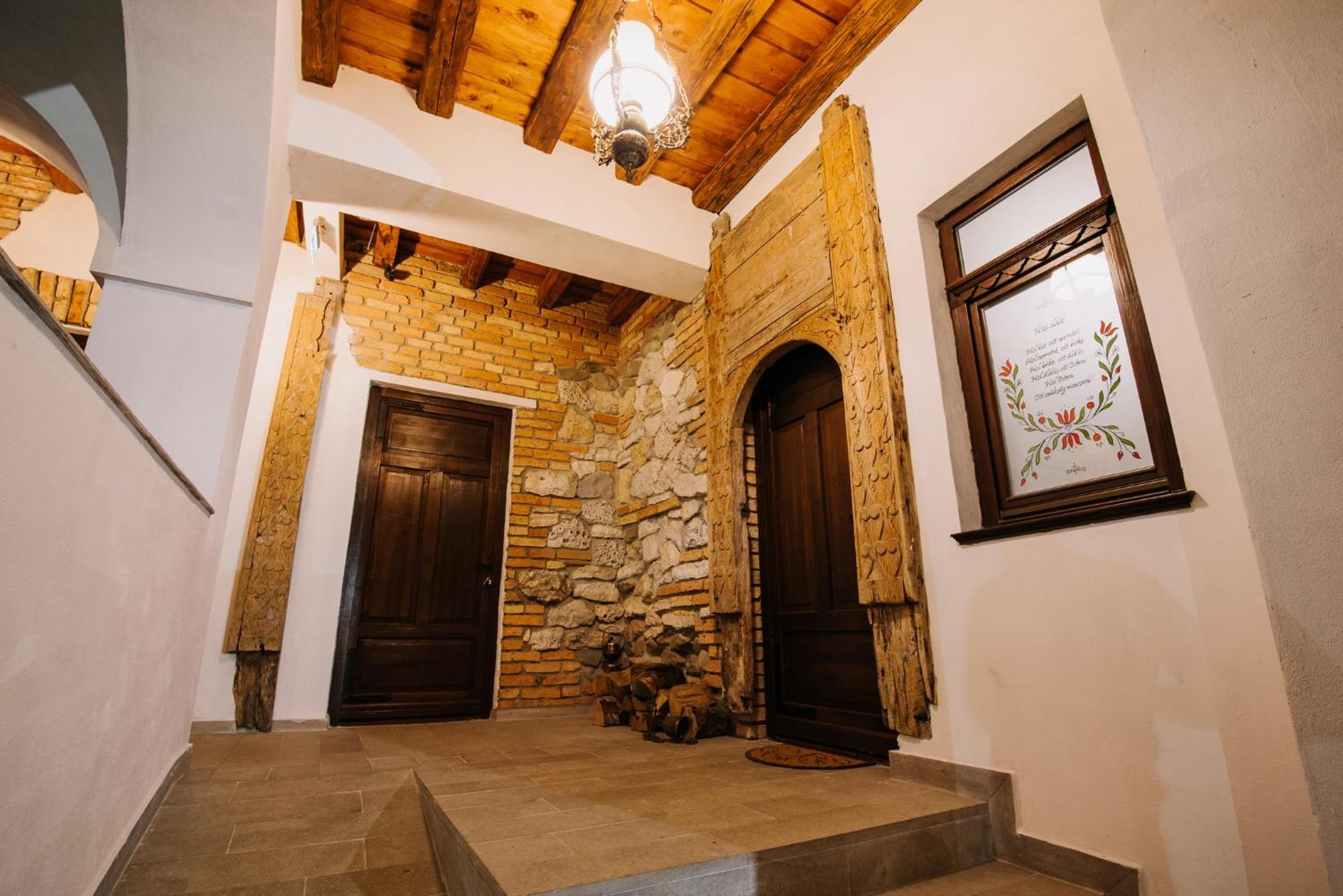Molnos Kuria Pension Corund  Exterior photo
