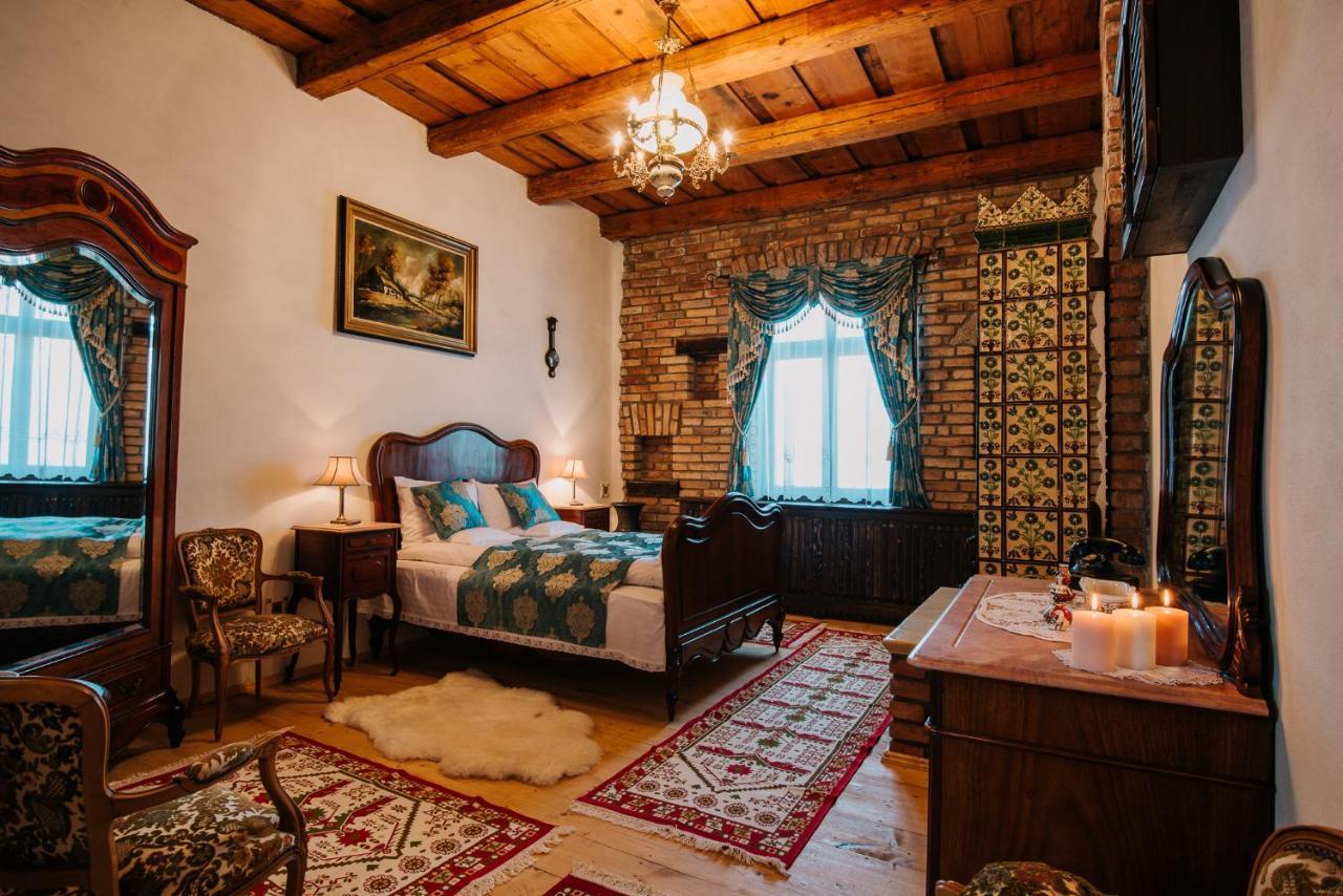 Molnos Kuria Pension Corund  Exterior photo