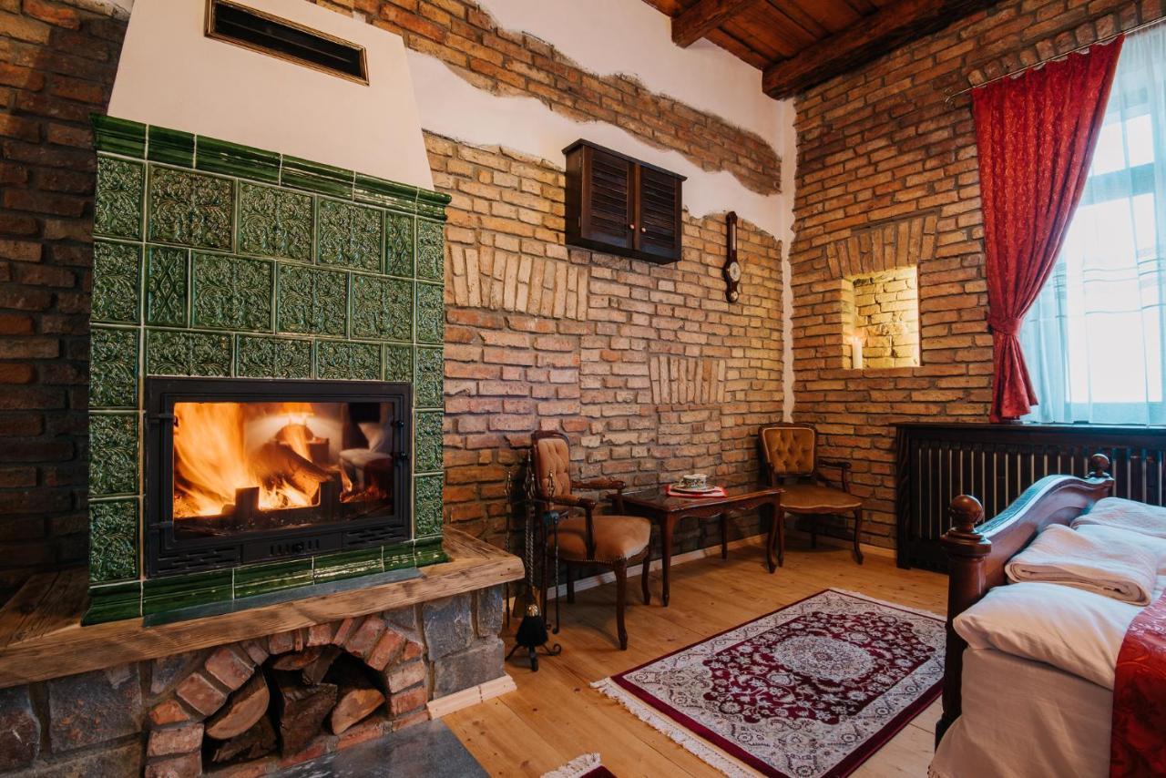 Molnos Kuria Pension Corund  Exterior photo